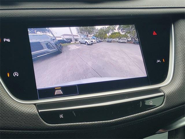Photo of 2023 Crystal White Tricoat Cadillac XT6