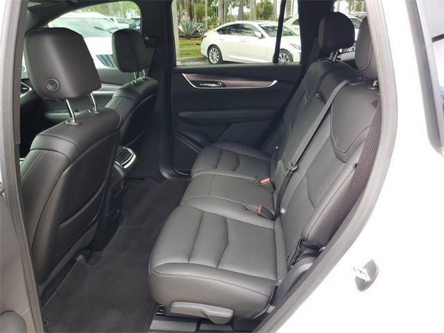 Photo of 2023 Crystal White Tricoat Cadillac XT6