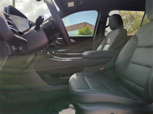 Photo of 2025 Mosaic Black Metallic Chevrolet Traverse