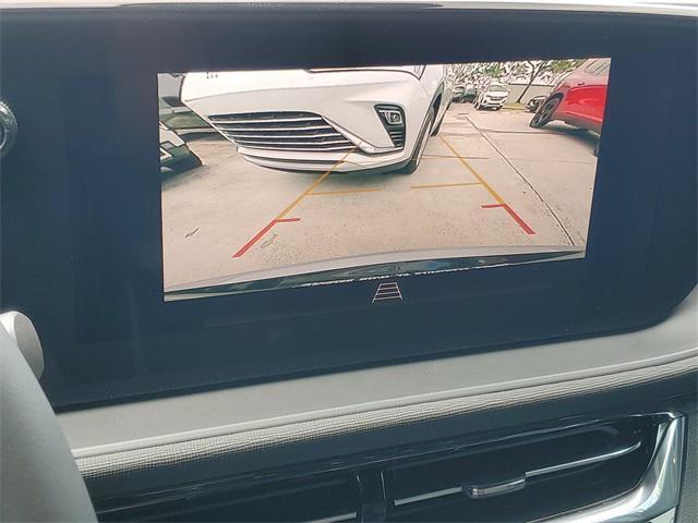 Photo of 2025 Summit White Buick Envista