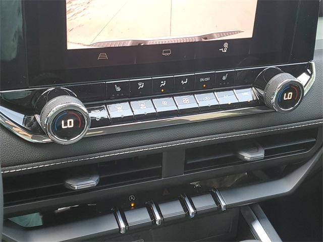 Photo of 2025 Summit White Chevrolet Colorado