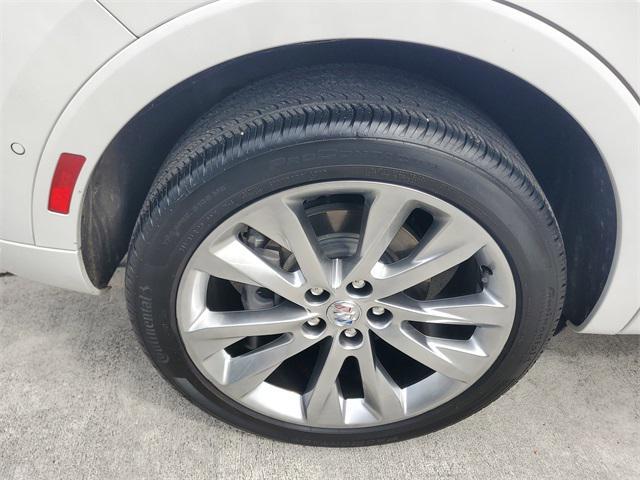 Photo of 2023 White Frost Tricoat Buick Envision