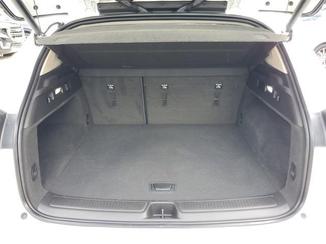 Photo of 2023 White Frost Tricoat Buick Envision