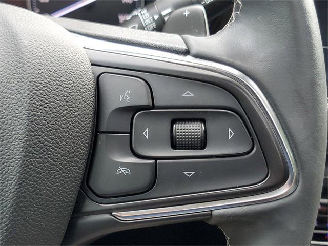 Photo of 2023 White Frost Tricoat Buick Envision