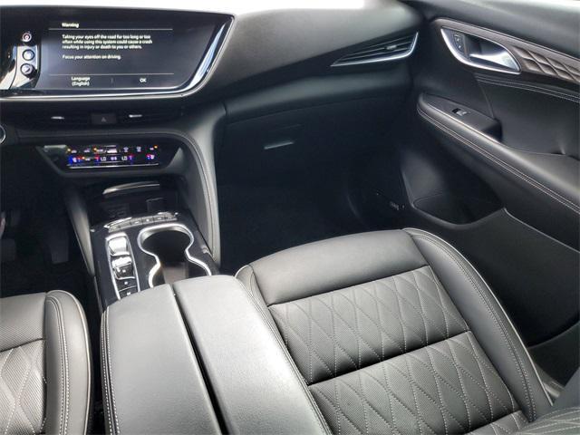 Photo of 2023 White Frost Tricoat Buick Envision