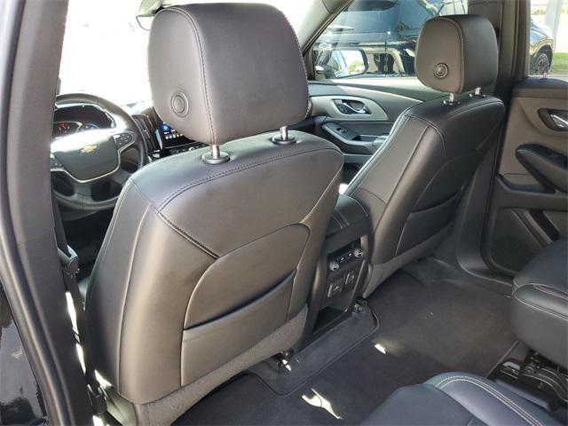 Photo of 2022 Mosaic Black Metallic Chevrolet Traverse