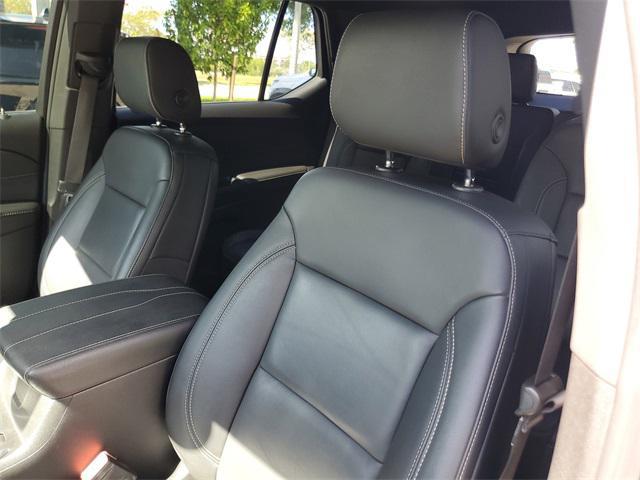 Photo of 2022 Mosaic Black Metallic Chevrolet Traverse