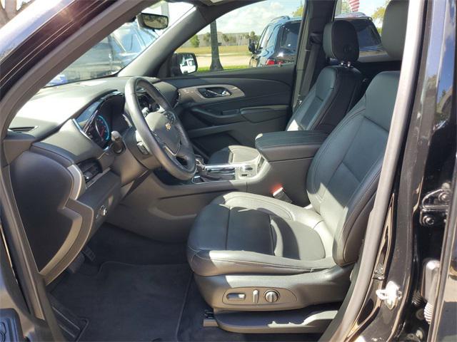 Photo of 2022 Mosaic Black Metallic Chevrolet Traverse