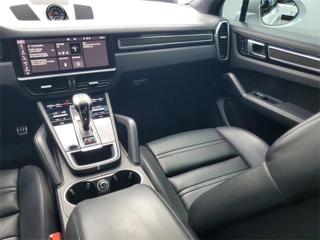 Photo of 2021 Carrara White Metallic Porsche Cayenne