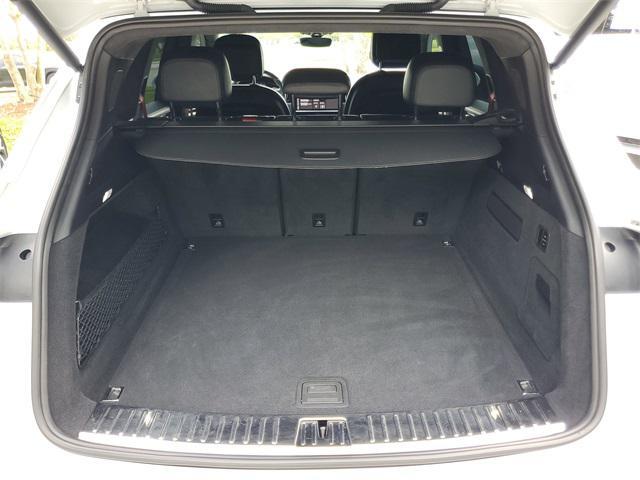 Photo of 2021 Carrara White Metallic Porsche Cayenne