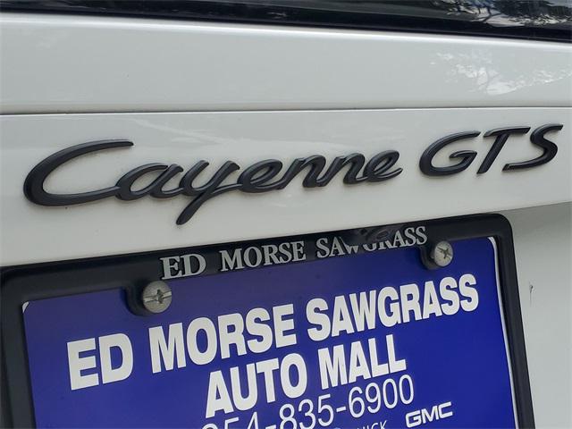 Photo of 2021 Carrara White Metallic Porsche Cayenne