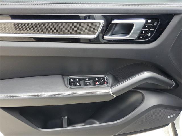 Photo of 2021 Carrara White Metallic Porsche Cayenne