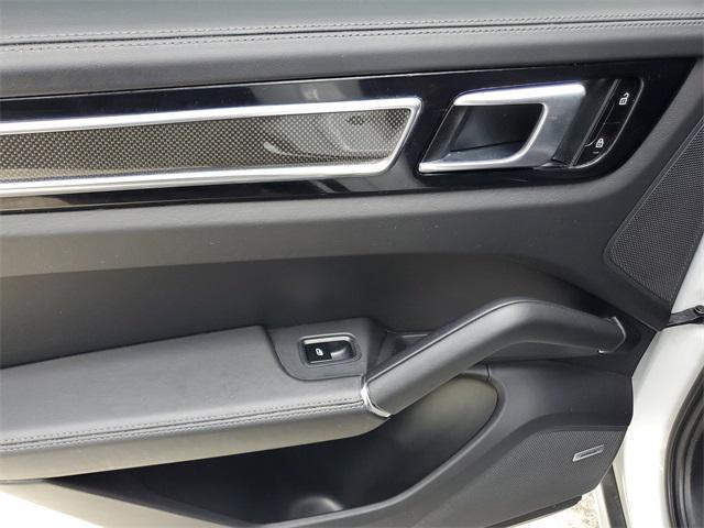 Photo of 2021 Carrara White Metallic Porsche Cayenne