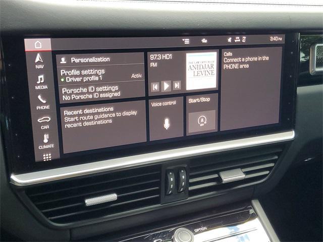 Photo of 2021 Carrara White Metallic Porsche Cayenne