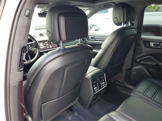 Photo of 2021 Carrara White Metallic Porsche Cayenne