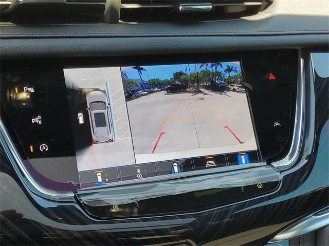 Photo of 2025 Crystal White Tricoat Cadillac XT6