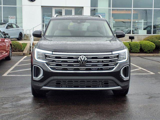 Photo of 2025 Deep Black Pearl Volkswagen Atlas