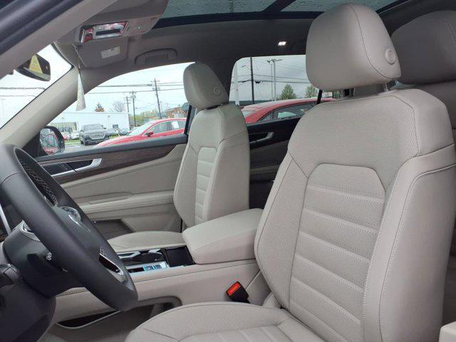 Photo of 2025 Deep Black Pearl Volkswagen Atlas