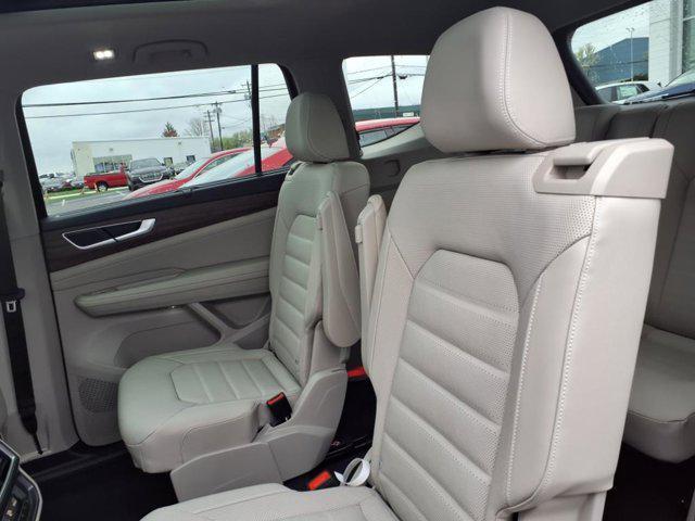 Photo of 2025 Deep Black Pearl Volkswagen Atlas
