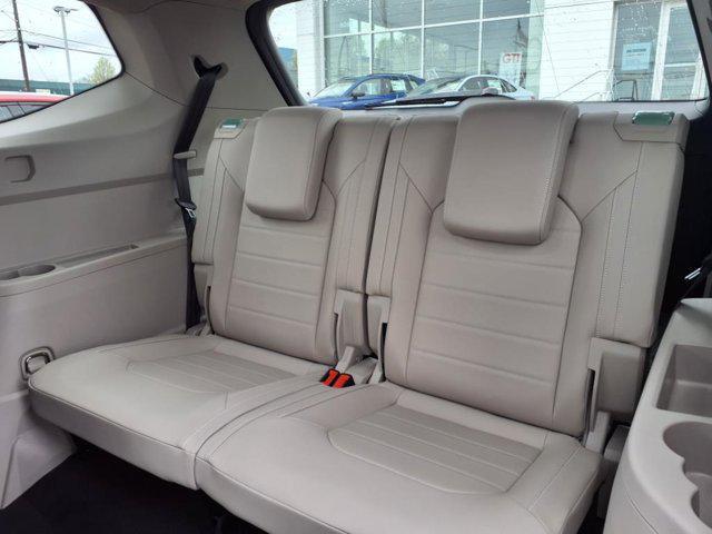 Photo of 2025 Deep Black Pearl Volkswagen Atlas