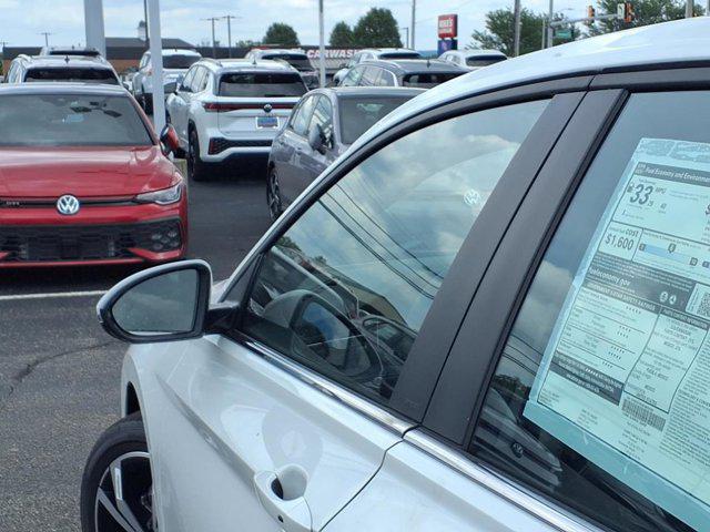 Photo of 2025 Opal White Volkswagen Jetta