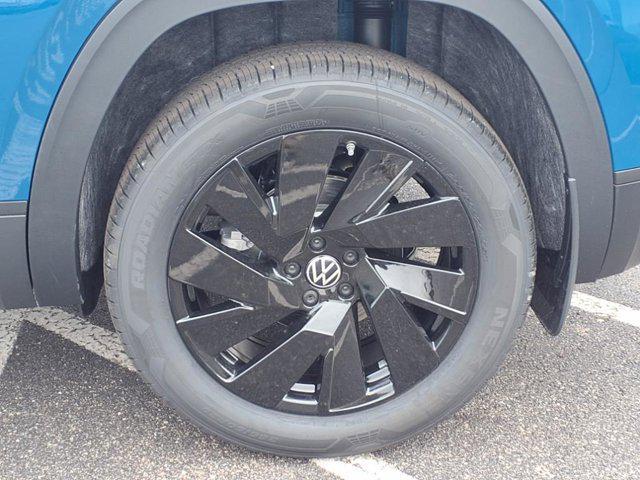 Photo of 2025 BLUE METALLIC Volkswagen Atlas Cross Sport
