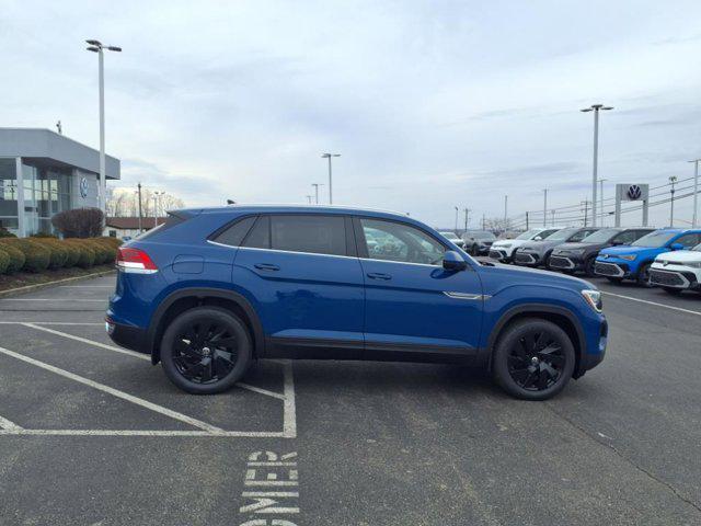 Photo of 2025 BLUE METALLIC Volkswagen Atlas Cross Sport