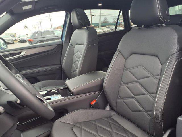Photo of 2025 BLUE METALLIC Volkswagen Atlas Cross Sport