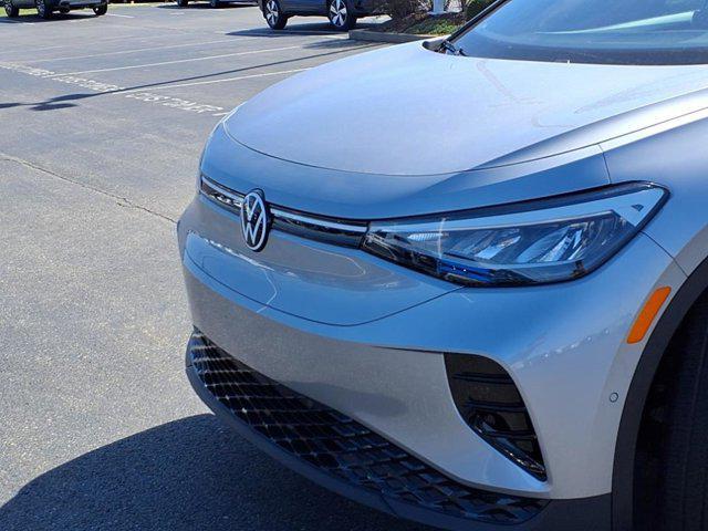 Photo of 2025 Silver Mist Metallic Volkswagen ID.4
