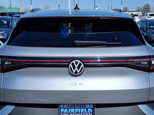 Photo of 2025 Silver Mist Metallic Volkswagen ID.4