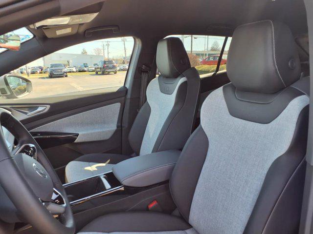 Photo of 2025 Silver Mist Metallic Volkswagen ID.4