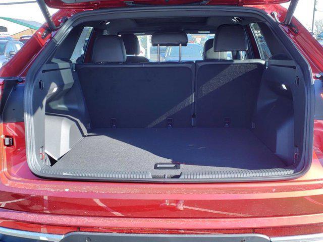 Photo of 2025 AURORA RED META Volkswagen Atlas Cross Sport