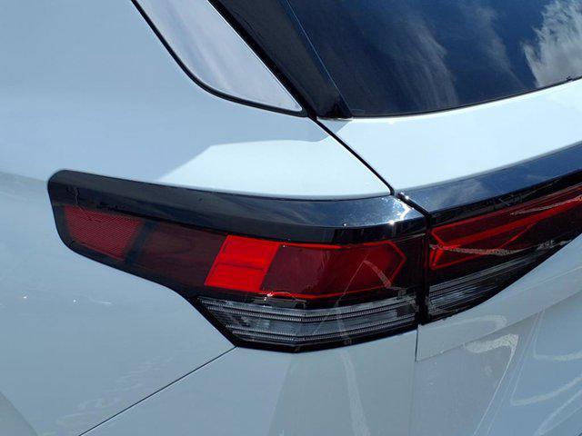 Photo of 2025 Pure White Volkswagen Tiguan