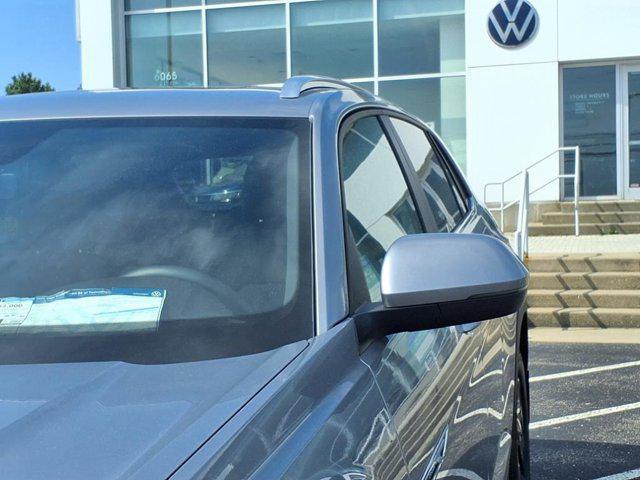 Photo of 2025 Silver Mist Metallic Volkswagen Atlas Cross Sport