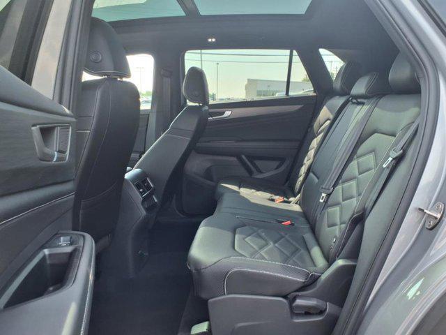 Photo of 2025 Silver Mist Metallic Volkswagen Atlas Cross Sport