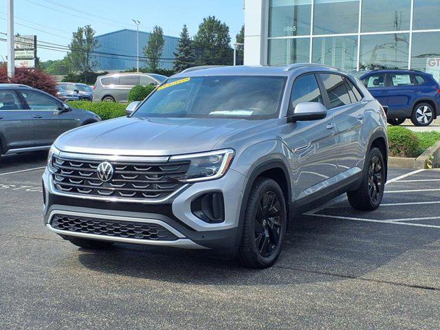 Photo of 2025 Silver Mist Metallic Volkswagen Atlas Cross Sport