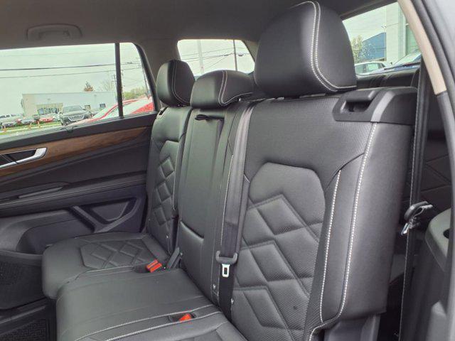 Photo of 2025 Silver Mist Metallic Volkswagen Atlas