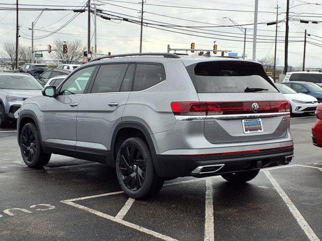 Photo of 2025 Silver Mist Metallic Volkswagen Atlas
