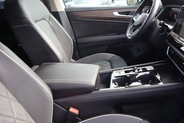 Photo of 2025 Opal White Pearl Volkswagen Atlas