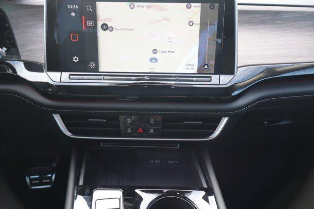 Photo of 2025 Opal White Pearl Volkswagen Atlas