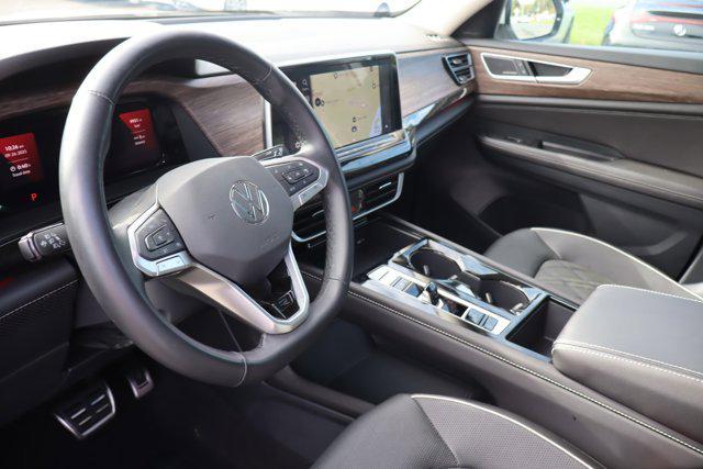 Photo of 2025 Opal White Pearl Volkswagen Atlas