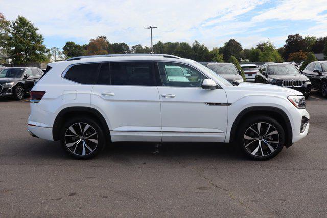 Photo of 2025 Opal White Pearl Volkswagen Atlas