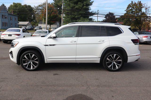 Photo of 2025 Opal White Pearl Volkswagen Atlas