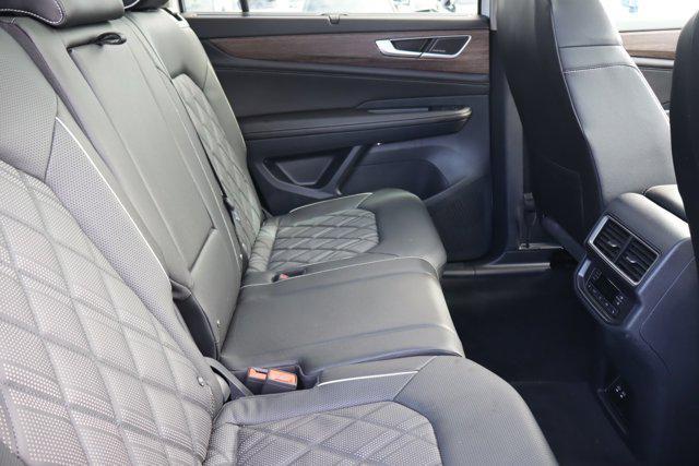 Photo of 2025 Opal White Pearl Volkswagen Atlas