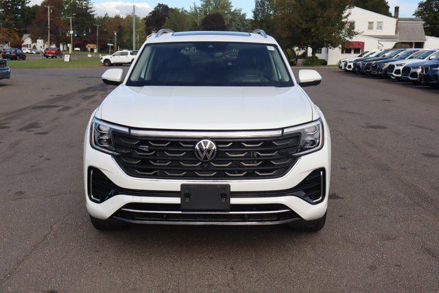 Photo of 2025 Opal White Pearl Volkswagen Atlas