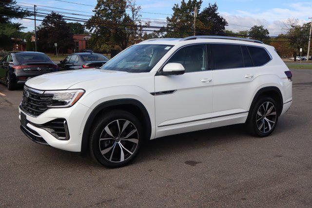 Photo of 2025 Opal White Pearl Volkswagen Atlas
