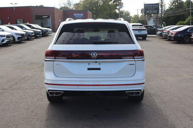 Photo of 2025 Opal White Pearl Volkswagen Atlas
