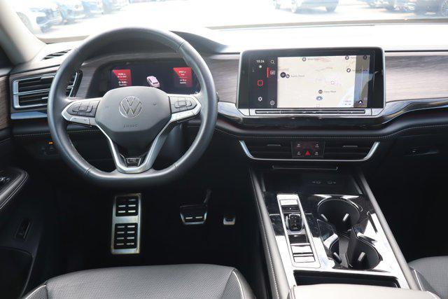 Photo of 2025 Opal White Pearl Volkswagen Atlas