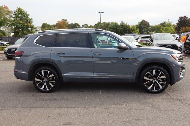 Photo of 2025 Pure Gray Volkswagen Atlas