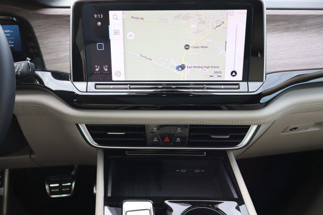 Photo of 2025 Pure Gray Volkswagen Atlas
